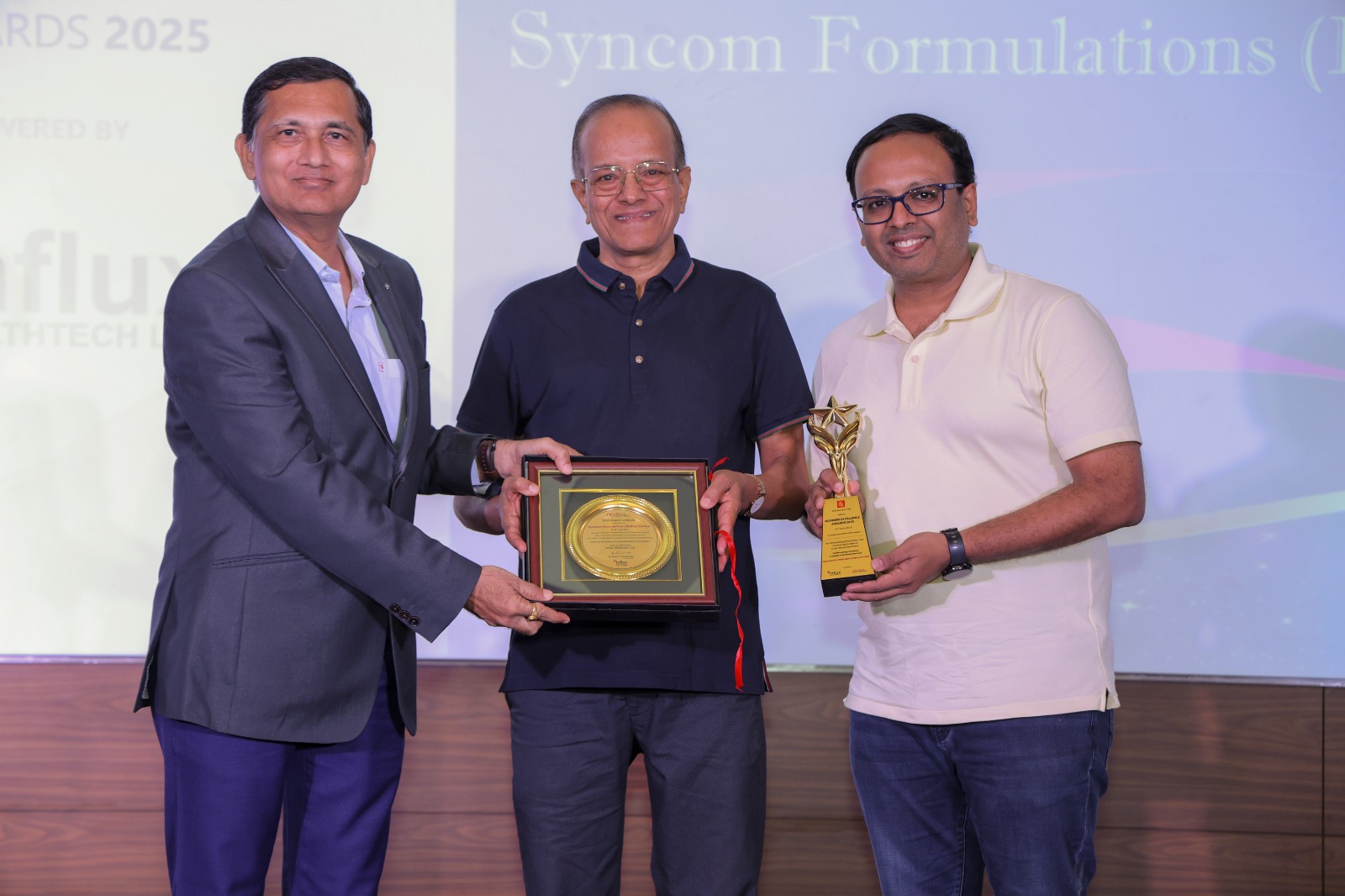 Vie Pharma receives the ‘Business Excellence Award’ at Influx Connect 2025, held at Jio Convention Center, Mumbai.